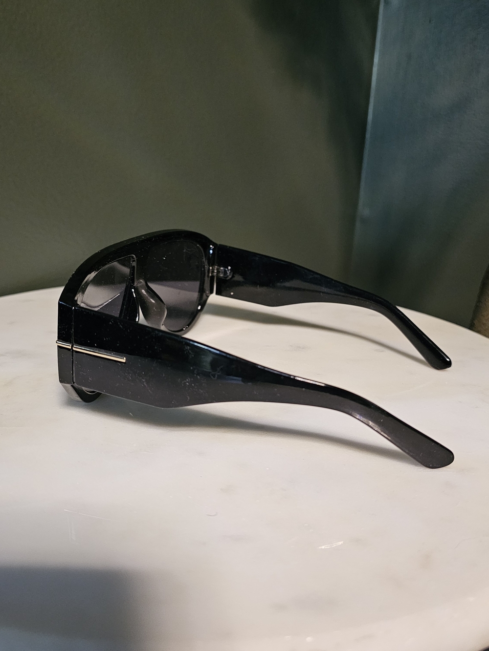 Black Oversized Shield Sunglasses - Picture 4 of 4